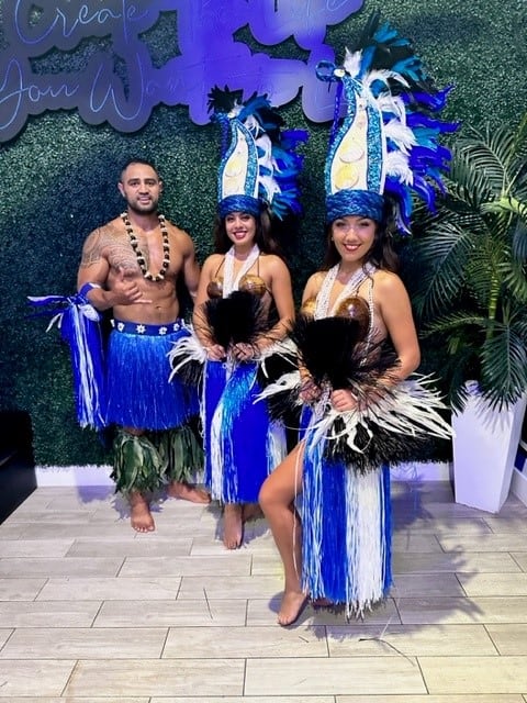 aloha-dancers-in-blue