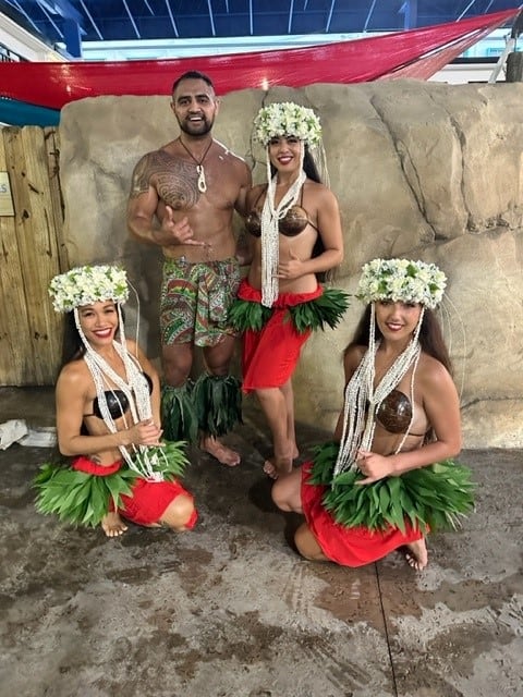aloha-four-dancers